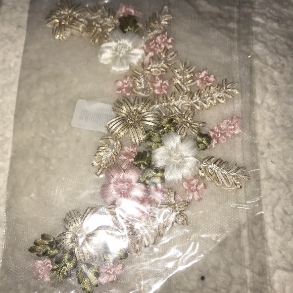 New Beautiful 3D Flower Appliqués - Picture 4 of 9